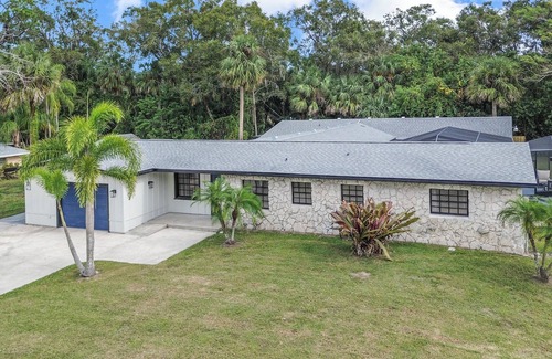 Vero Beach House | Spacious Multi-Unit 8-bedroom house with AC and WiFi in delightful Vero Beach