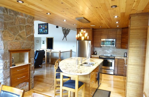 Seguin Cottage | Spacious Muskoka Cottage on Lake Joseph w Boathouse
