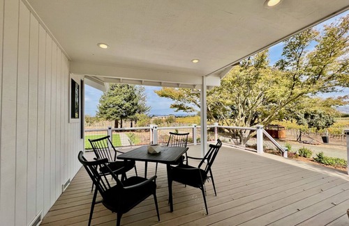 Napa House | Spacious Napa Valley home set amongst the vineyards with resort-style amenities