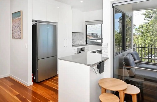 Kings Beach Apartment | Spacious New 2 bedroom Kings Beach Townhouse ZF2