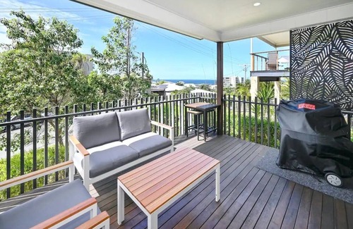 Kings Beach Apartment | Spacious New 2 bedroom Kings Beach Townhouse ZF2
