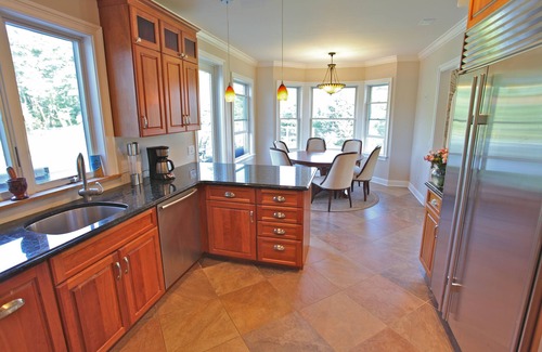 Peconic House | Spacious New 4 Bedroom Home With Pool on 2 Acre Property