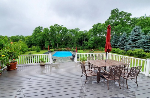 Peconic House | Spacious New 4 Bedroom Home With Pool on 2 Acre Property