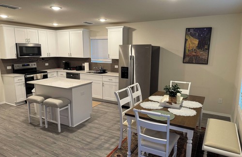 Forney House | Spacious New 4B2.5B Retreat with Office, Forney