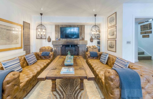Littlehampton House | Spacious New England-style beachside house, sea views, hot tub, driftwood fire