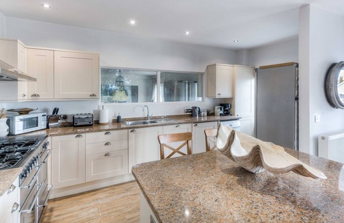 Littlehampton House | Spacious New England-style beachside house, sea views, hot tub, driftwood fire
