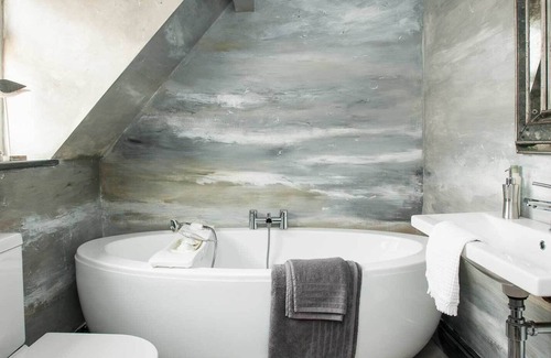 Littlehampton House | Spacious New England-style beachside house, sea views, hot tub, driftwood fire