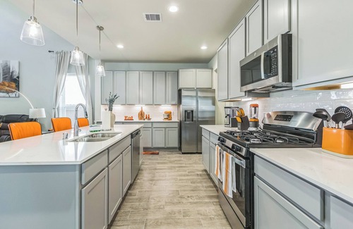 Barrett House | Spacious New Home, 24min from IAH airport & downtown, Game-room, North Houston
