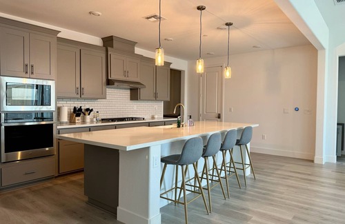 Folsom House | Spacious new house in Folsom Ranch, w/outdoor backyard and BBQ grill 4BD/3BA