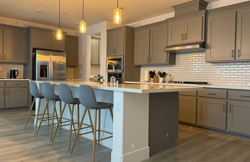 Folsom House | Spacious new house in Folsom Ranch, w/outdoor backyard and BBQ grill 4BD/3BA