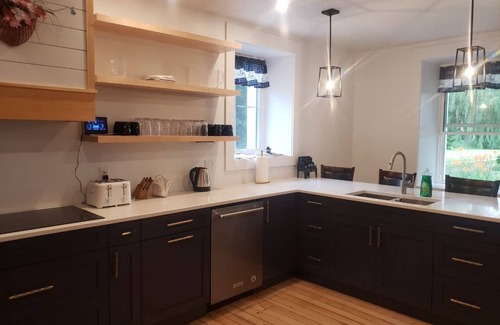 Chatsworth Other | Spacious, Newly Refurbished Cozy Farmhouse on 100 acres