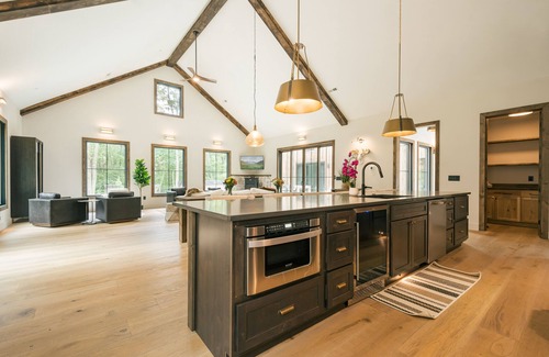 Oakland House | Spacious newly renovated home w/private hot tub, patio & firepit