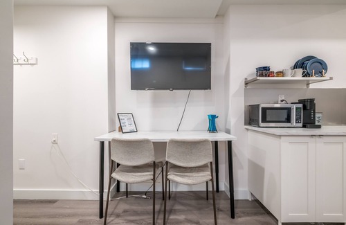 Bedford Apartment | Spacious Newly Renovated 1 Bedroom Suite