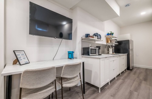 Bedford Apartment | Spacious Newly Renovated 1 Bedroom Suite