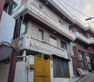 Itaewon Apartment | Spacious Newly Renovated Home #13
