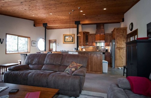 Tahoe Vista House | Spacious-North Lake Tahoe-Views! 5 bedrooms!