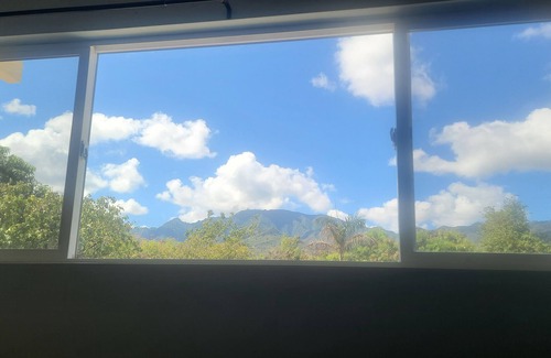 Mokuleia House | Spacious North Shore cottage with lush mountain scenery in the country!