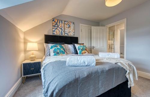 Mapperley Apartment | Spacious Nottingham Abode - Sleeps 16
