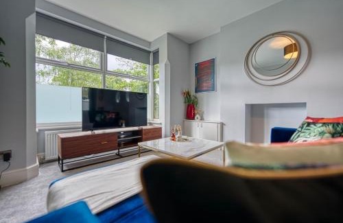 Mapperley Apartment | Spacious Nottingham Abode - Sleeps 16