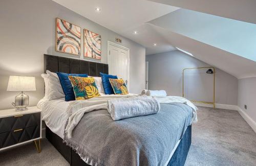 Mapperley Apartment | Spacious Nottingham Abode - Sleeps 16