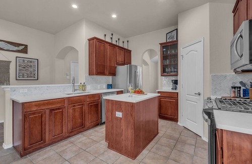 Euless House | Spacious Oasis 4-bedroom home set up for traveling with kids, in ❤️ of DFW