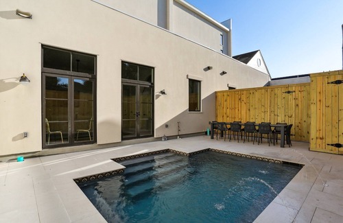 Central Business District House | Spacious Oasis 5-Bedroom/5 EnSuiteBaths+Private Pool+Garage in brilliant NOLA