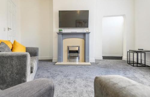 Morley House | Spacious Oasis - Perfect for Large FamiliesGroups Pass The Keys