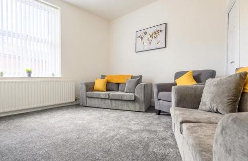 Morley House | Spacious Oasis - Perfect for Large FamiliesGroups Pass The Keys