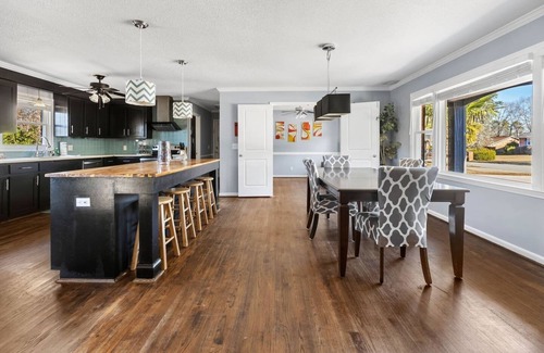 Seven Oaks Apartment | Spacious Oasis With Pool | Near Harbison | 5BR