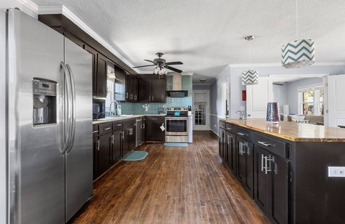 Seven Oaks Apartment | Spacious Oasis With Pool | Near Harbison | 5BR