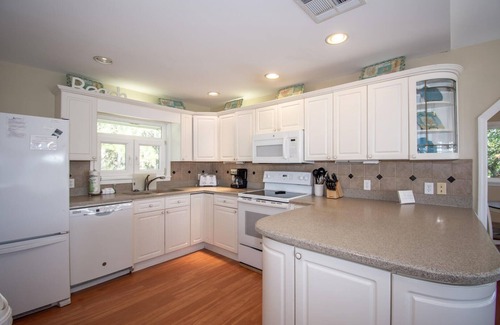 Saint Helena Island House | Spacious Ocean View Home w/ New Furniture, Huge Deck, & WiFi