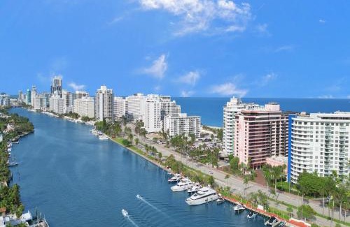 Mid Beach Apartment | Spacious Ocean View Condo Beach Service 803