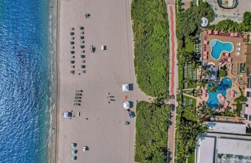 Mid Beach Apartment | Spacious Ocean View Condo Beach Service 803