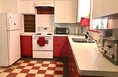 Campbell River House | Spacious Oceanview House - steps to downtown!