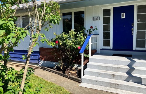 Campbell River House | Spacious Oceanview House - steps to downtown!