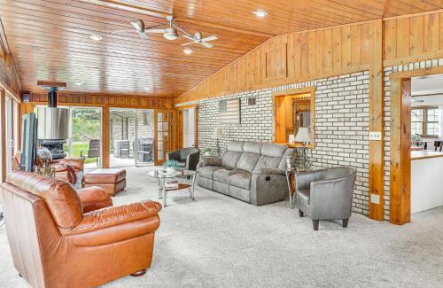 New Philadelphia House | Spacious Ohio Family Home on 5-Acre Property!