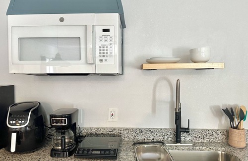 Central Oklahoma City Apartment | Spacious OKC Studio | 11 Mins to OKC State Fair | 30+ Day Stays