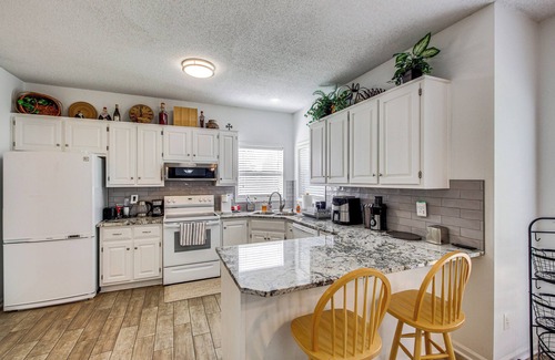 Olathe House | Spacious Olathe Home w/Fireplace: Near Parks!