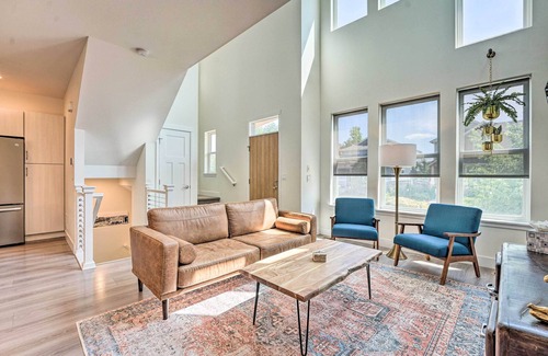 Old Town North House | Spacious Old Town North Home w/Rooftop Deck!