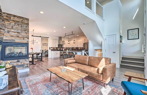 Old Town North House | Spacious Old Town North Home w/Rooftop Deck!