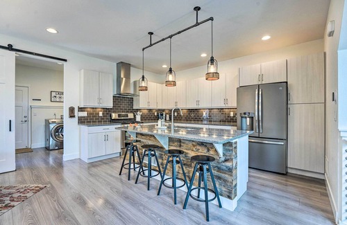 Old Town North House | Spacious Old Town North Home w/Rooftop Deck!