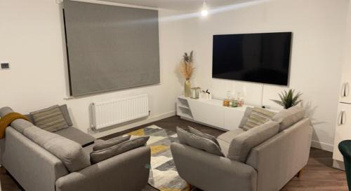 Burghfield Apartment | Spacious One Bedroom Apartment