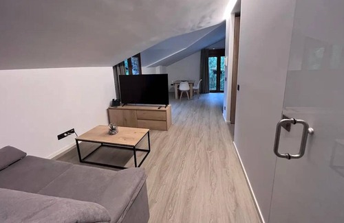 Arans Apartment | Spacious one Bedroom Suite - Deluxe Loft