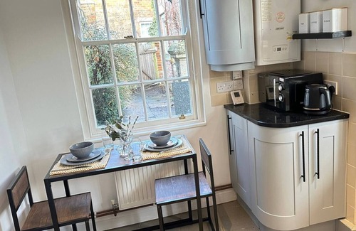Trowbridge Cottage | Spacious One Bedroom Cottagen