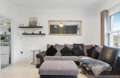 Herne Hill Apartment | Spacious One Bedroom Private Flat in Brixton +Wifi