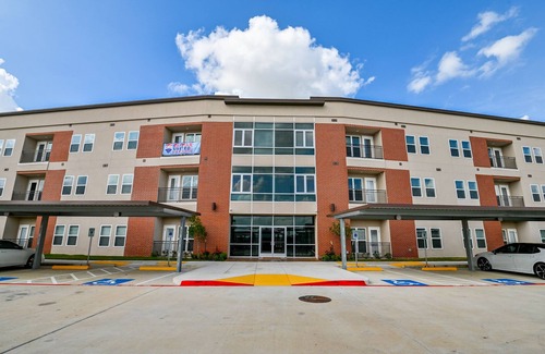 Katy Condo | Spacious One Bedroom +Study | Katy Asian Town