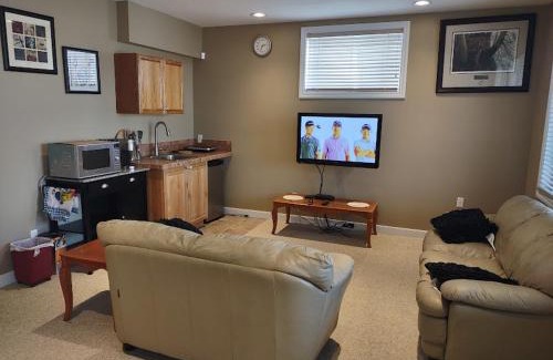 Calgary Apartment | Spacious One Bedroom Walkout Basement Suite