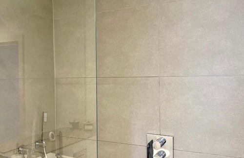 Limehouse Apartment | Spacious Open Plan 1 Bedroom Flat Canary Wharf