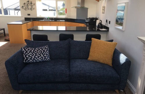 St Ives House | Spacious Open Plan House, 2 Car Spaces, EV charging, Sea Views, Walk To Beaches