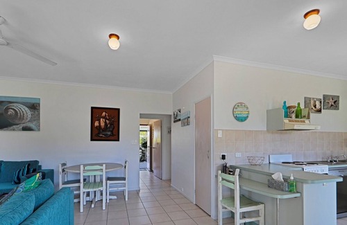 Woodgate Villa | Spacious Open Plan Villa with Complex Pool
